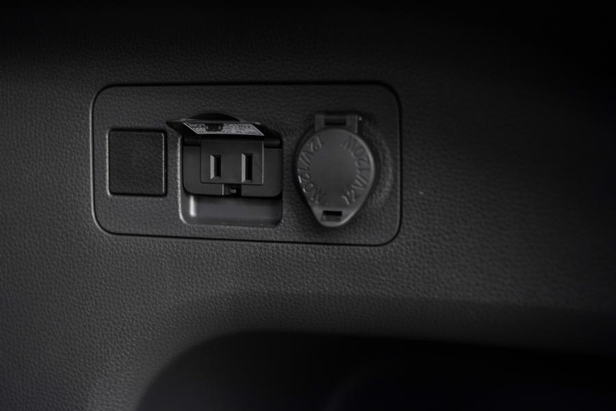 Багажник Toyota RAV4 Adventure 2018 года  (NA) (фото 195 из 196)